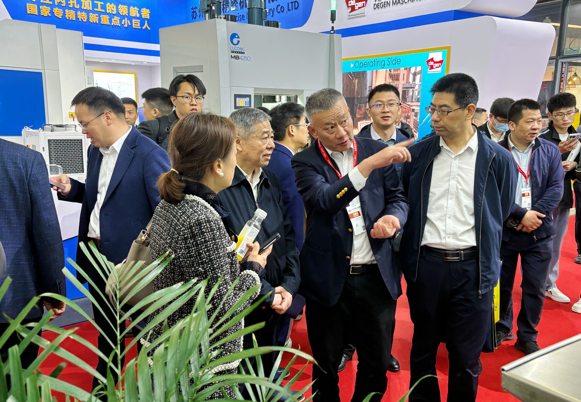 苗长兴司长来访.jpg